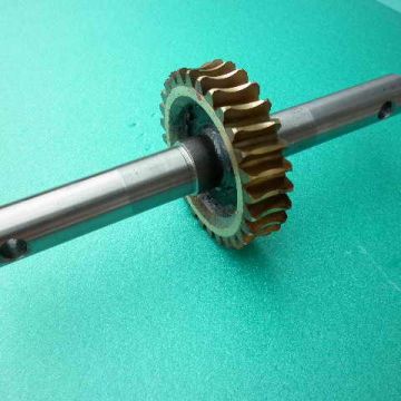 Pinion din bronz 1:28 motosape SZENTKIRALY
